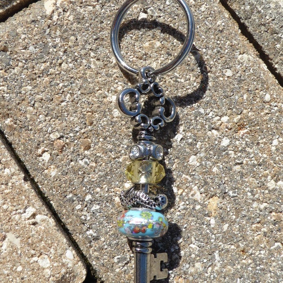 Keychain Handmade Yellow Blue Beads Seahorse Bead - Picture 1 of 3